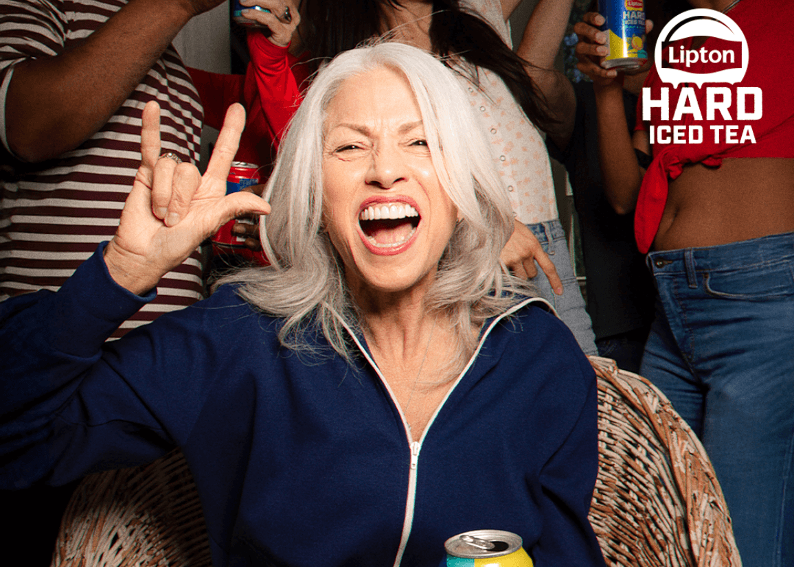 Boomers, millennials y hard tea nueva campaña de Founders para Lipton